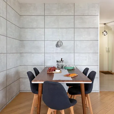 Slominskiego 5 Ii With Balcony By Renters *