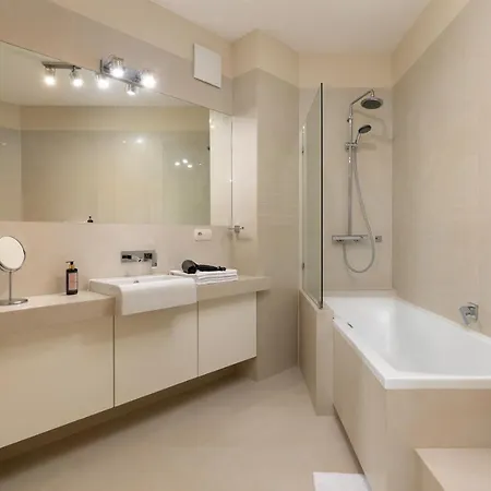 Apartment Slominskiego 5 Ii With Balcony By Renters *