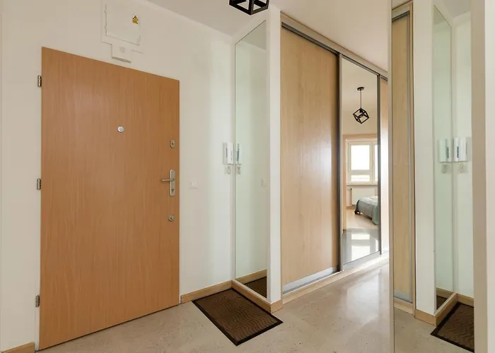 Slominskiego 5 Ii With Balcony By Renters Apartment *